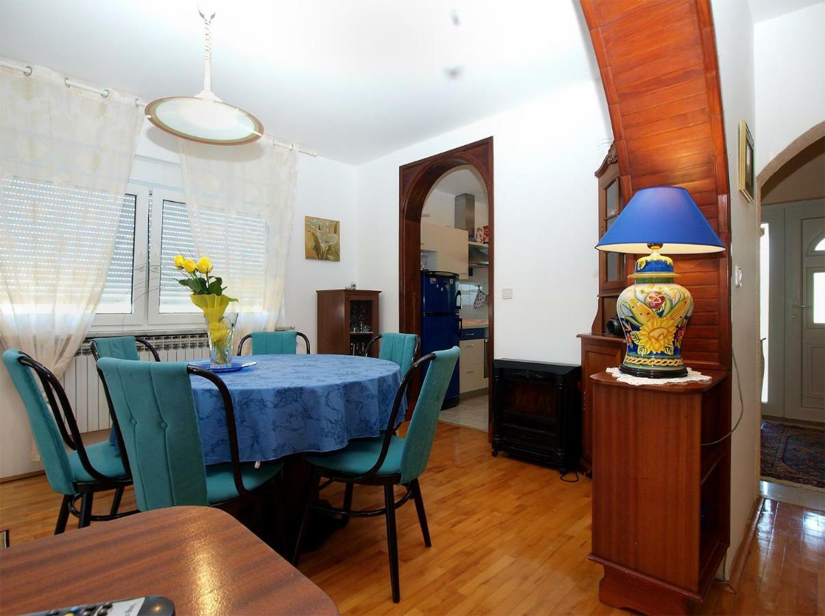 Apartment House Dubravka 1946 *